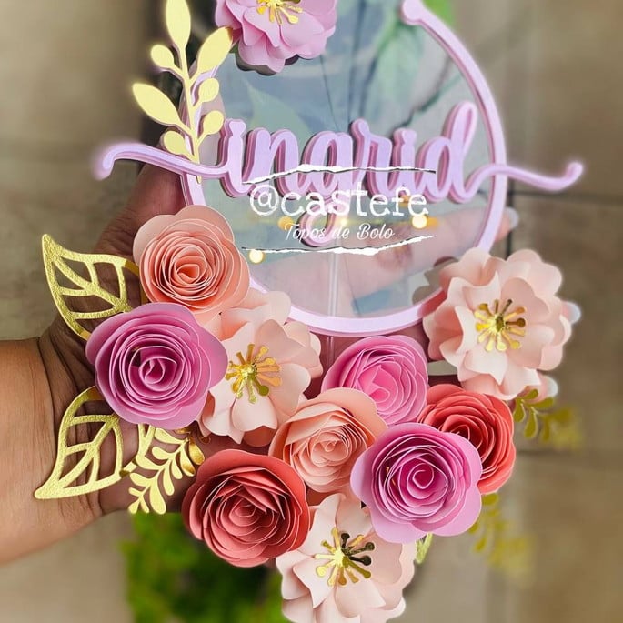 Topo de bolo nome com flores